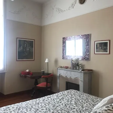 Agapantus In Dell'800 ベッド・アンド・ブレックファスト ドルチェアックア